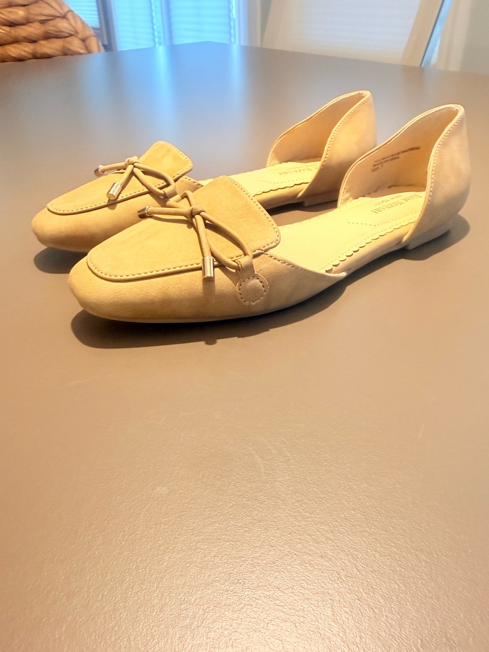 Isaac Mizrahi Tan D'Orsay Loafers with Bow Accent Size 7.5 - Picture 8 of 11